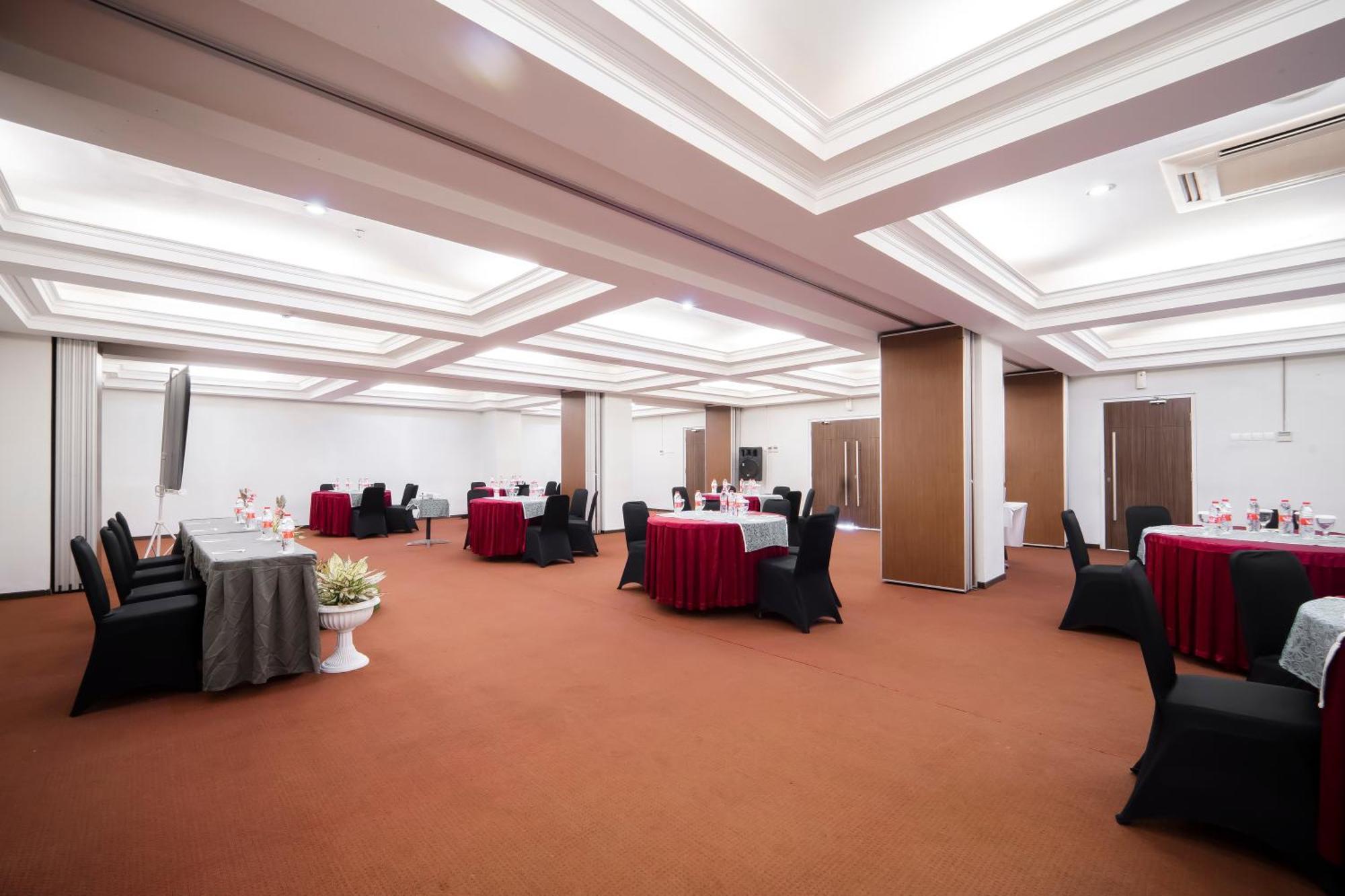 Noola Hotel Cilacap Εξωτερικό φωτογραφία